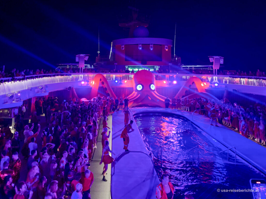 Scarlet Night auf der Scarlet Lady